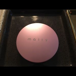 NWOB Mally’s Poreless Foundation